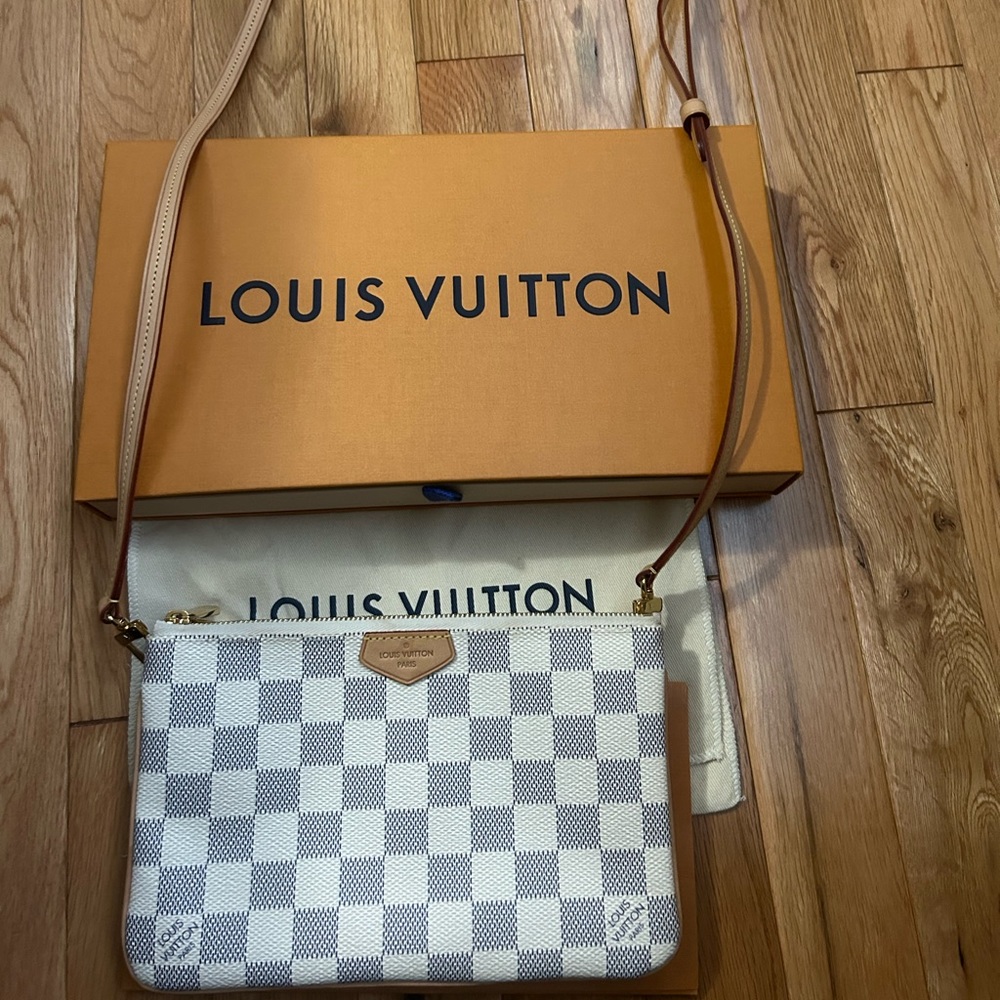 Damier Azur coated canvas and natural cowhide leather bag excellent condition.